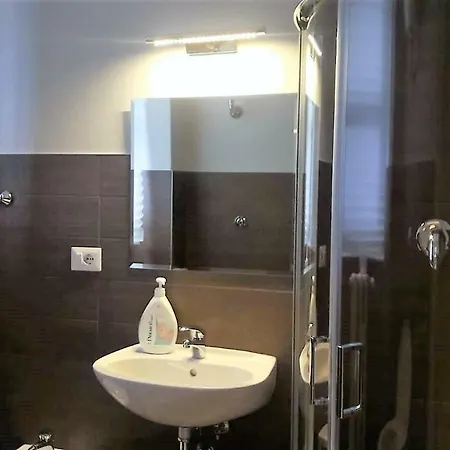 Cavour 124 -guest-room- Bed & Breakfast